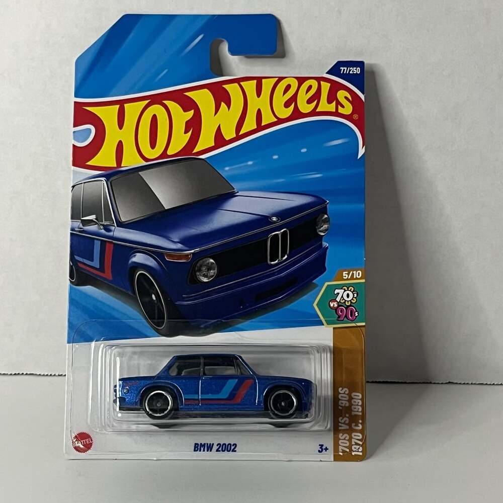 Hot Wheels BMW 2002 70s vs 90s 77/250 Blue